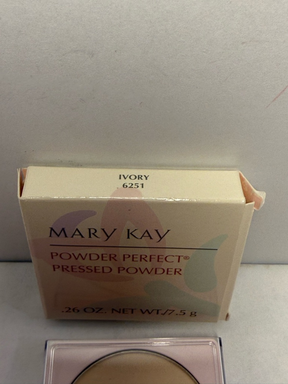 Mary Kay Powder Perfect Pressed Powder Ivory 6251 0.26 oz Discontinued NOS - Picture 2 of 4